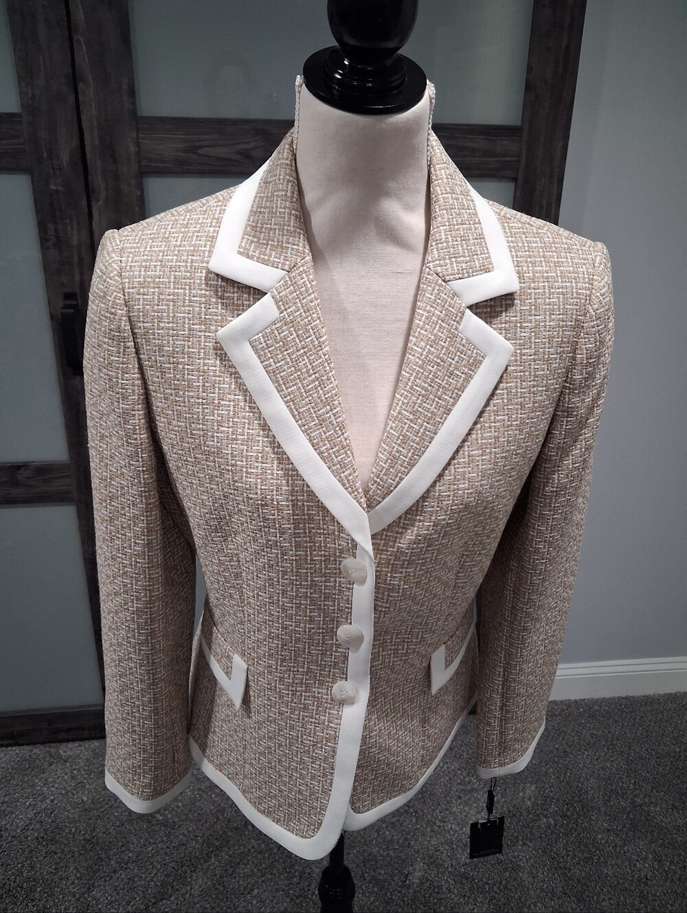 Tahari Arthur S Levine Beige Textured Tweed 3 Pocket Blazer Size 8 NWT